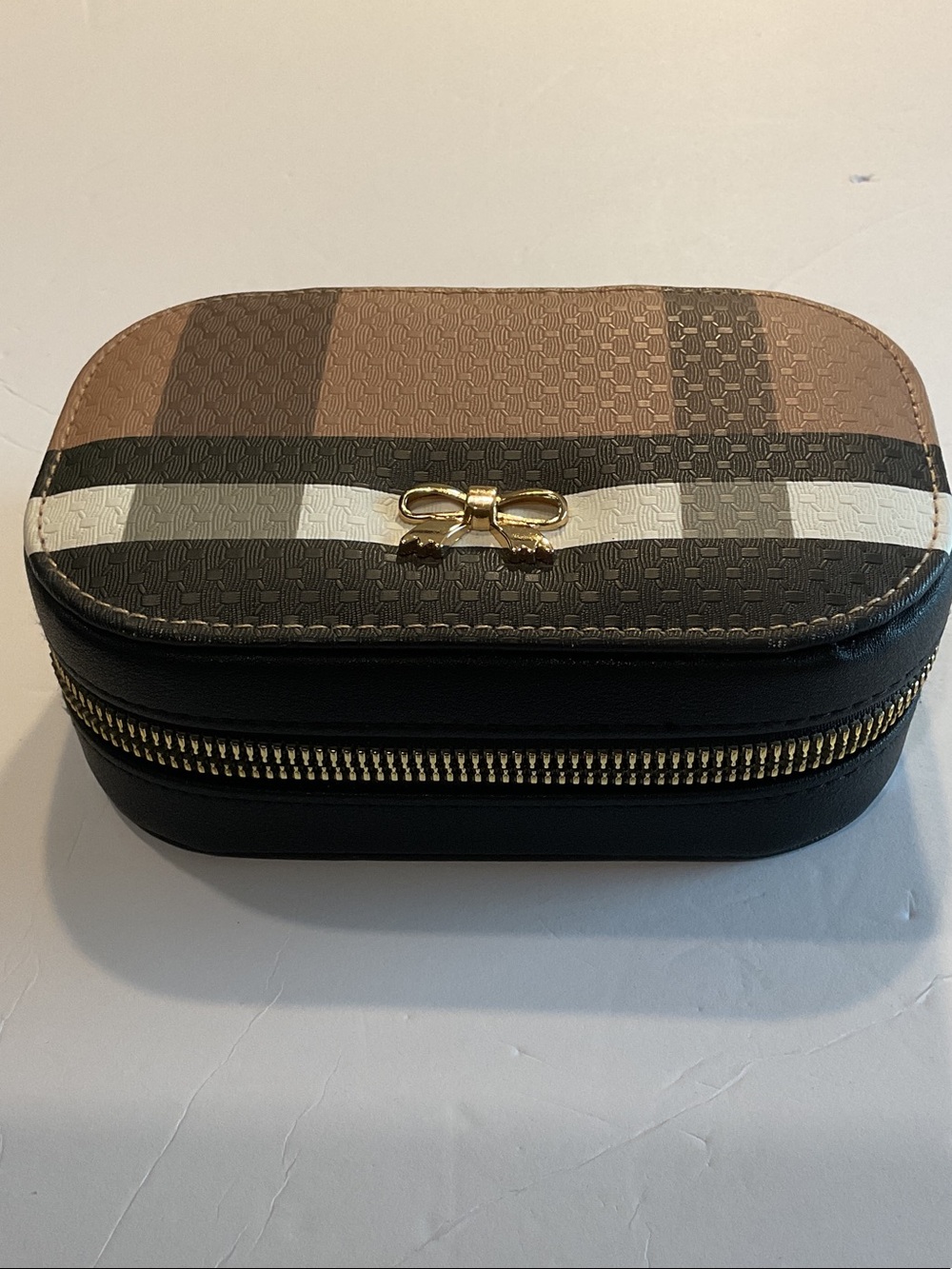NWOT Striped Pattern Jewelry Case with Gold Bow Accent